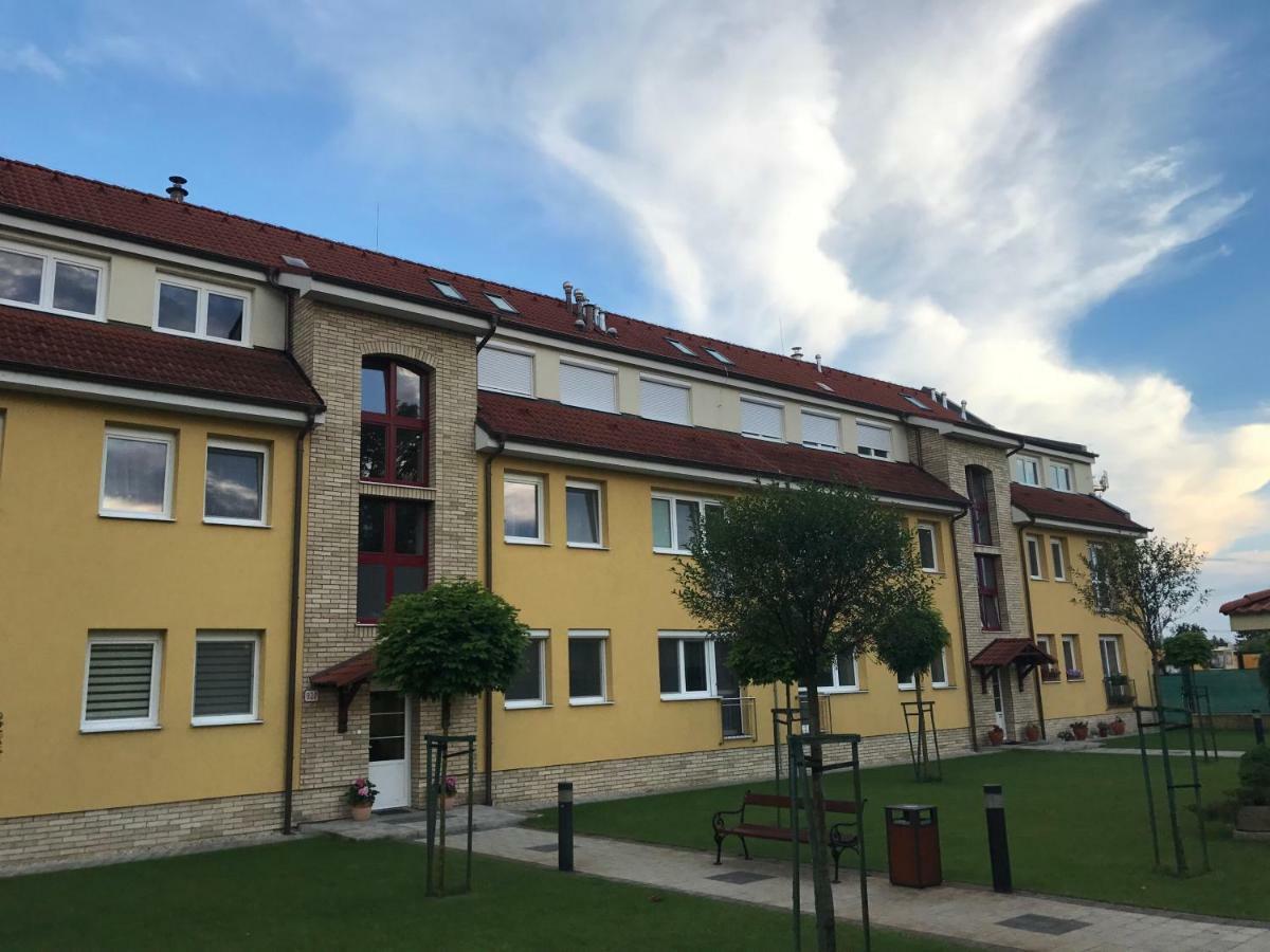 Prestige Apartment Komárno Zewnętrze zdjęcie